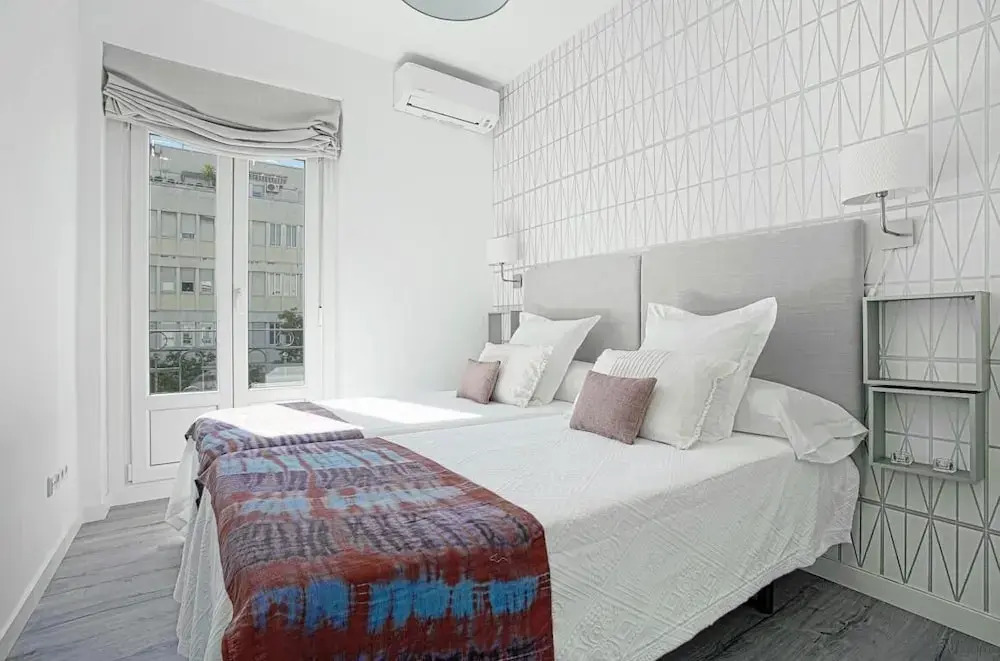 The Best Location, 8pax, 3BD & 2Bth, Reina Sofia II