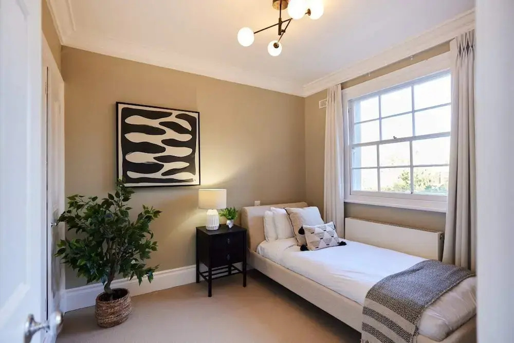 The Hyde Park Scenery Elegant 4BDR House with Study Room