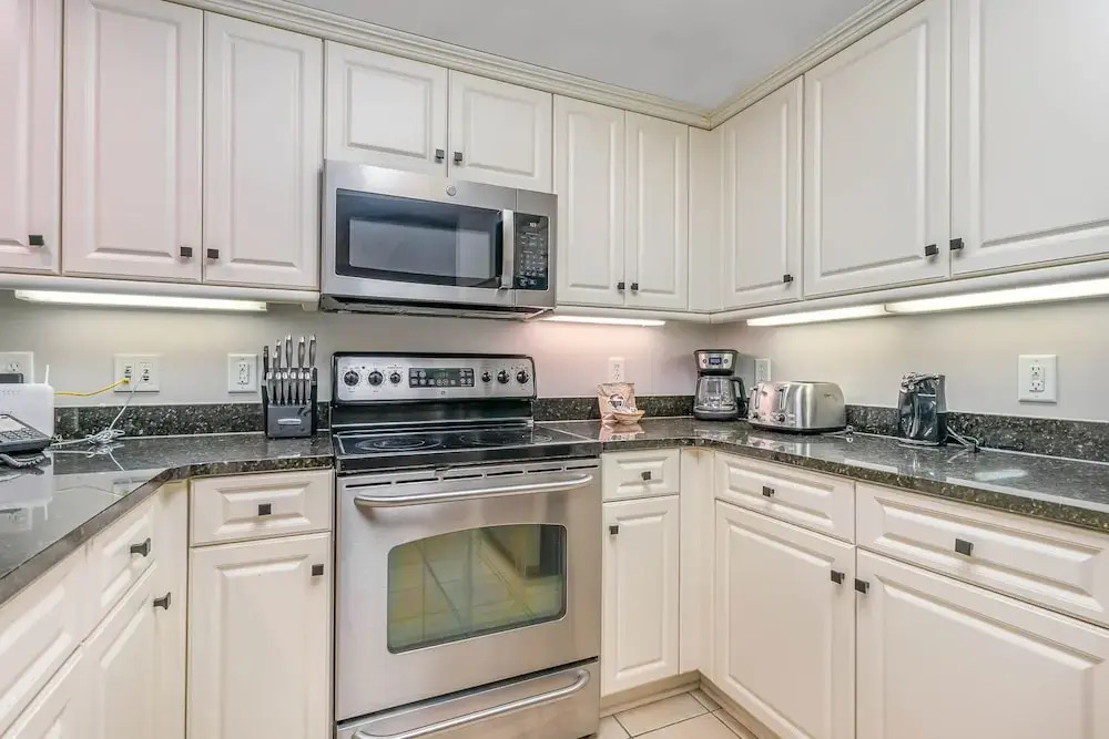 Splendid 3 bedroom, 3 bath condo - 408 Royale Palms 3 Condo