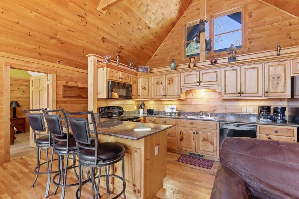 Above the Clouds, 4 Bedrooms, Pool Access, Private, Gaming, Sleeps 16