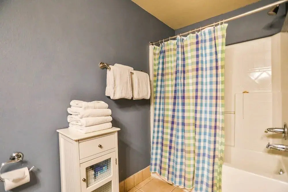 Gateway #5060 - Studio Br Condo