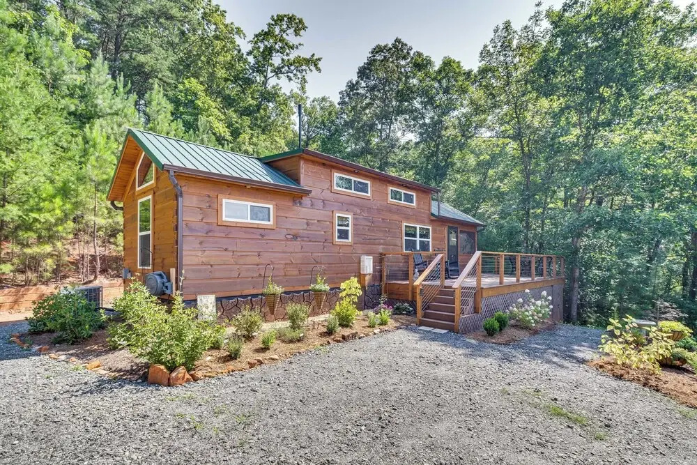 7 Mi to Lake Lure: Mill Spring Cabin w/ Hot Tub