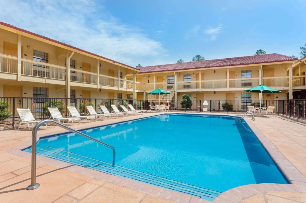 Motel 6 Huntsville AL University Dr