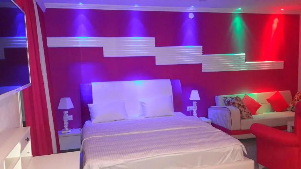 Pink Apartment near Airport