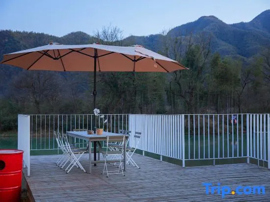 Yuannan Yard Yeluxury View Homestay (Yuannan Sichuan-Tibet Line Moon Bay Scenic Area Branch)
