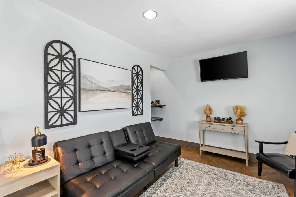 Suburban Studios Clarksville-Louisville North