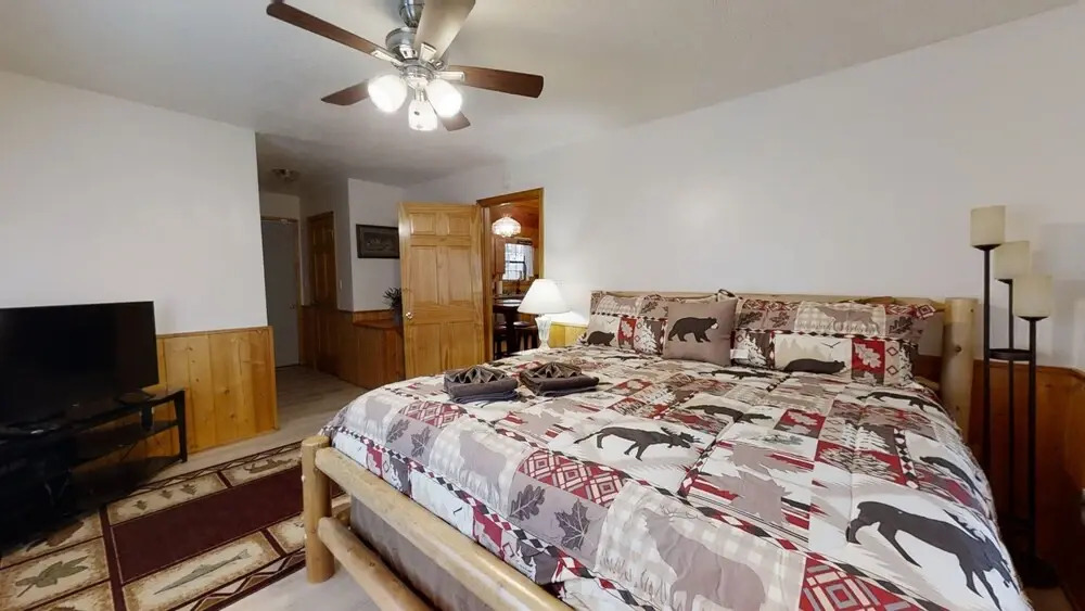 Little Mountain Hideaway 2 Bedroom Cabin by Redawning