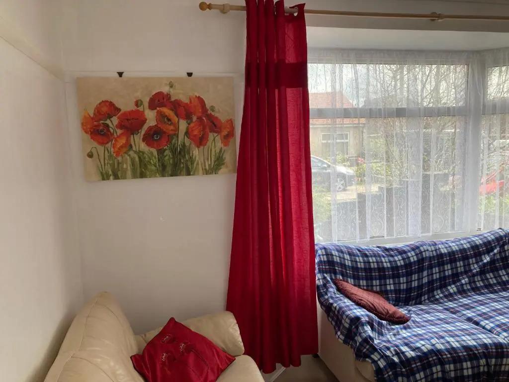 Bobs House quiet retreat with large shared garden