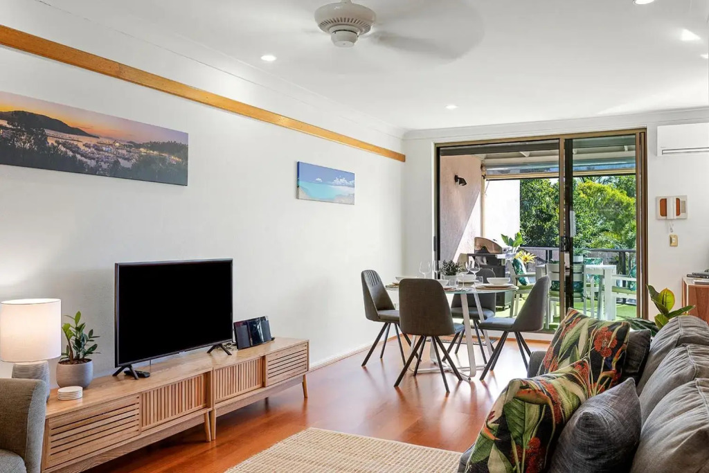 Montipora Unit 3 - In the heart of Airlie, wi-fi and Netflix