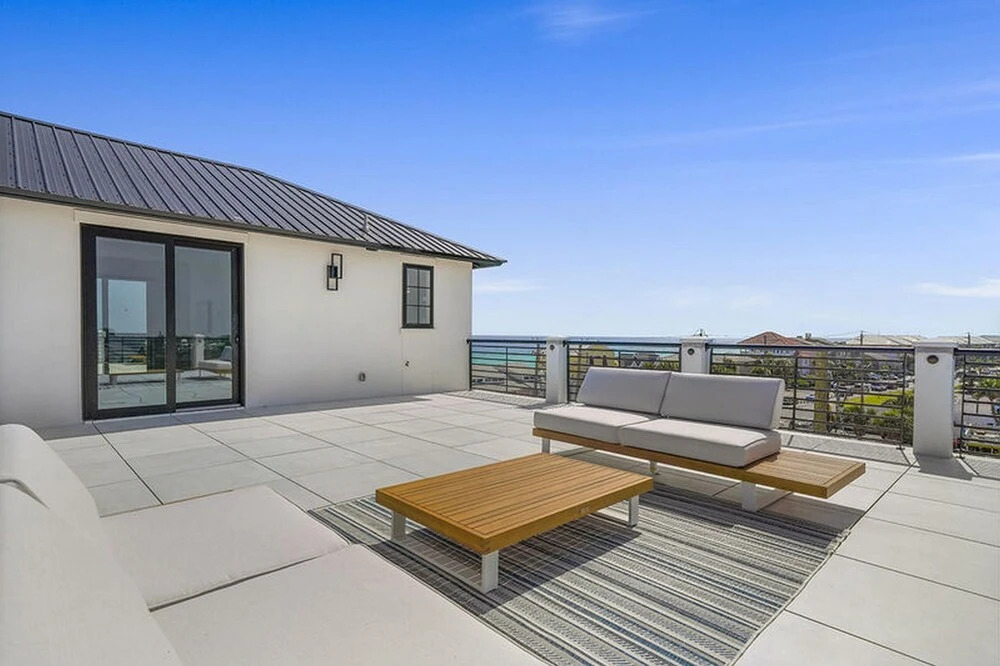 Mare Moderno by Bliss Beach Rentals