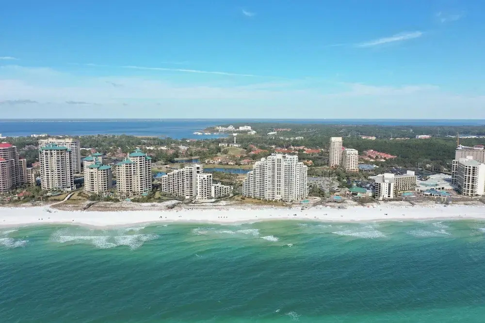 Miramar Beach Studio w/ Pool, Tennis & Walk to Beach Luau Eastern Sky