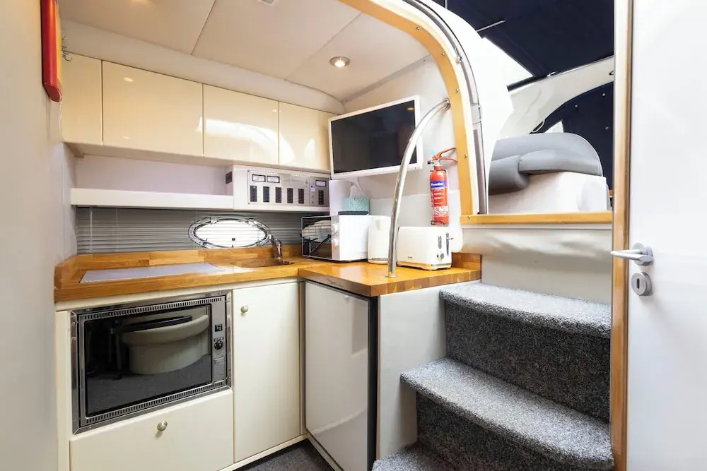 Lux 8Br Thamesfront Villa w Yacht & Sauna