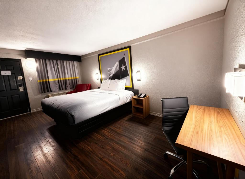 Super 8 By Wyndham Nacogdoches Near University
