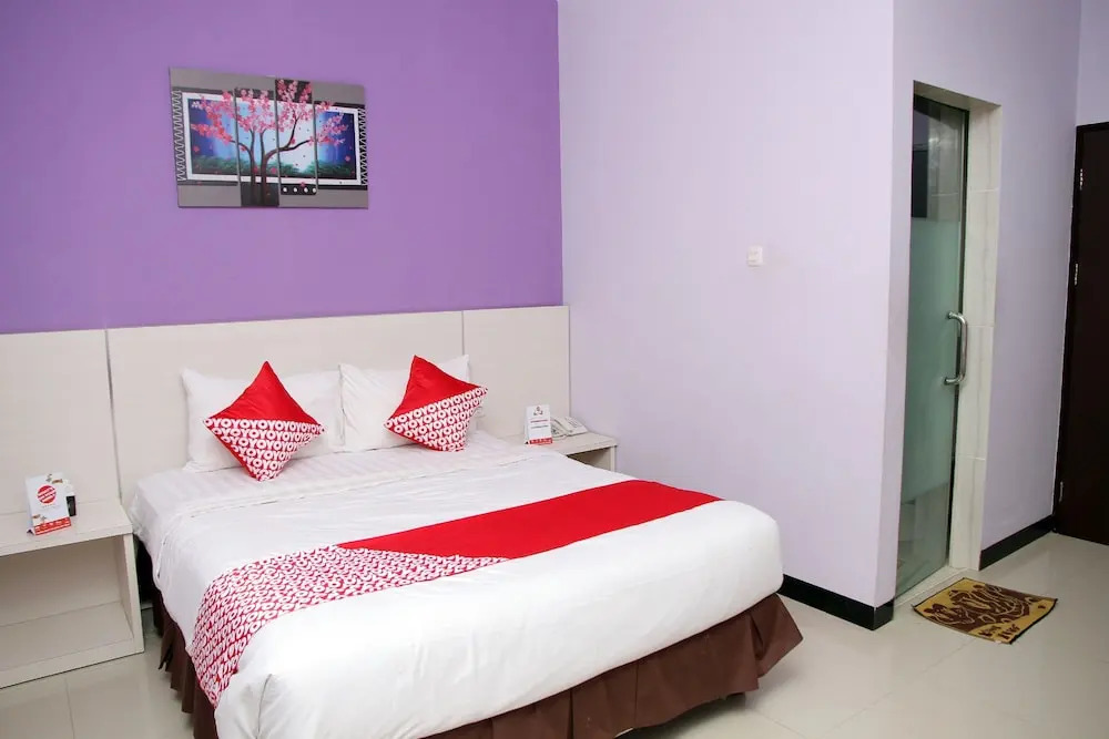 OYO 1138 Purple Hotel