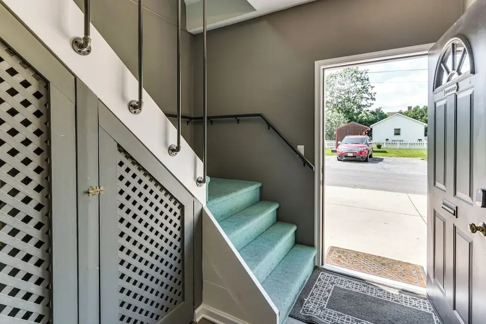 Walk to Town: Charming Unit w/ Balcony in Bedford!