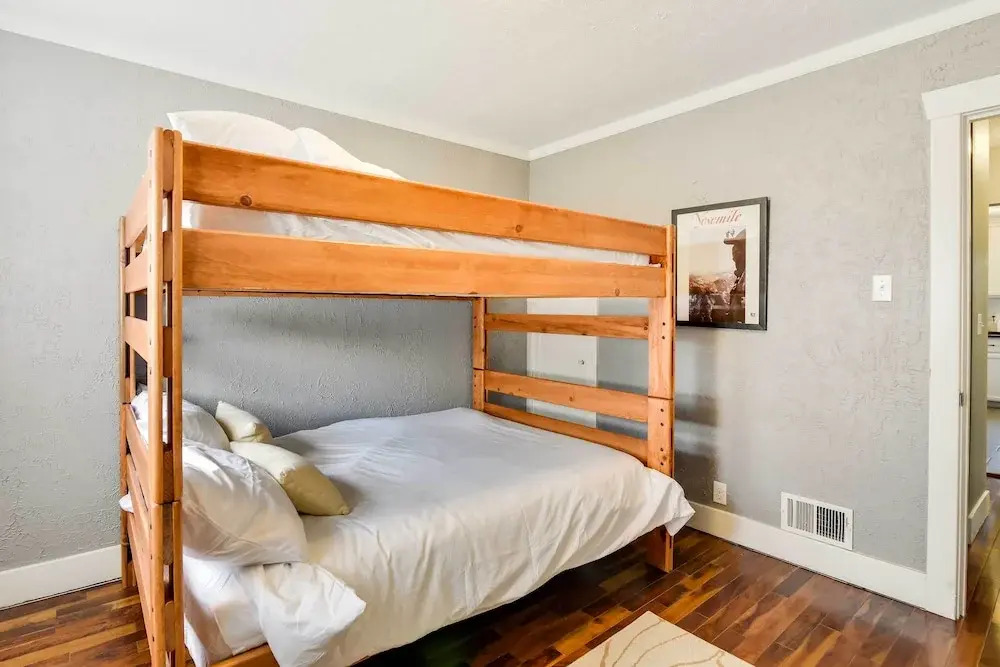 Charming Portland Home, Walk to Light Rail!