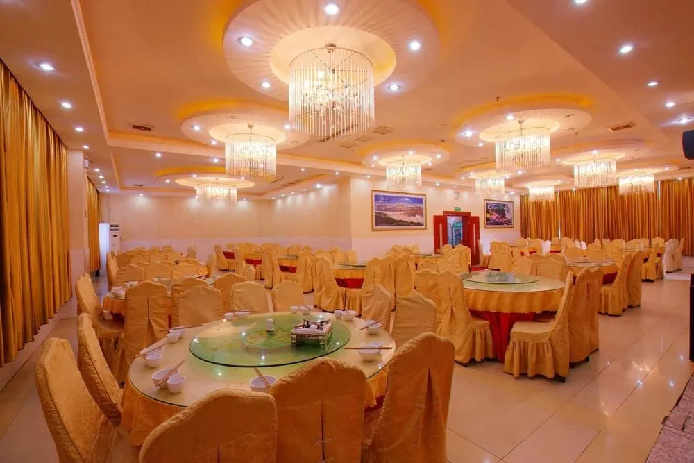 Zhangjiajie Wind and Cloud Holiday Hotel