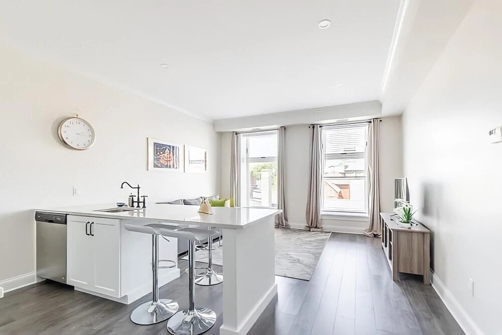 Iconic Rideau 1Bd Unit Balcony Free Parking 3