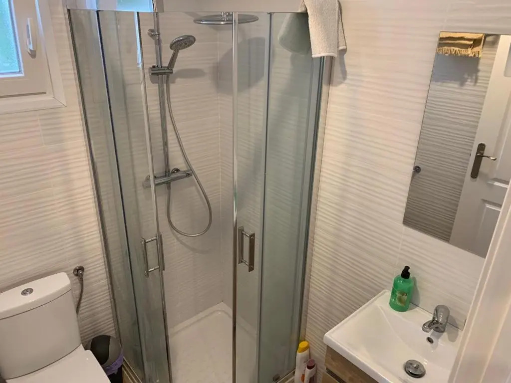 Appartement 2 personnes proche plage(900m) dans une maison individuel.