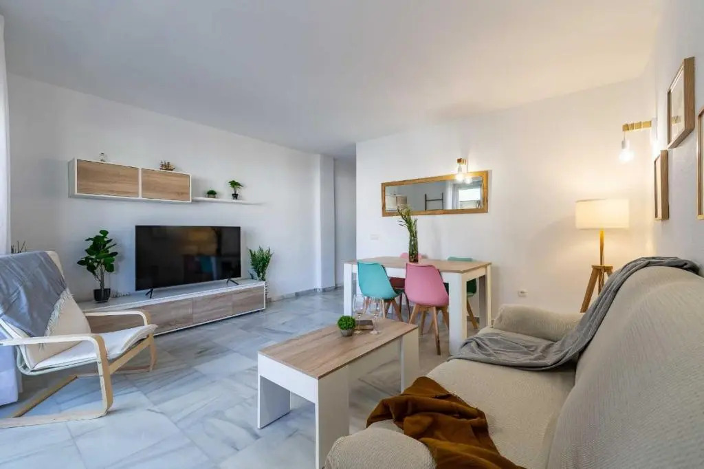 Paseo Marítimo Rey de España esquina Lope de Vega 1 dormitorio más sofá cama salón y cama supletoria