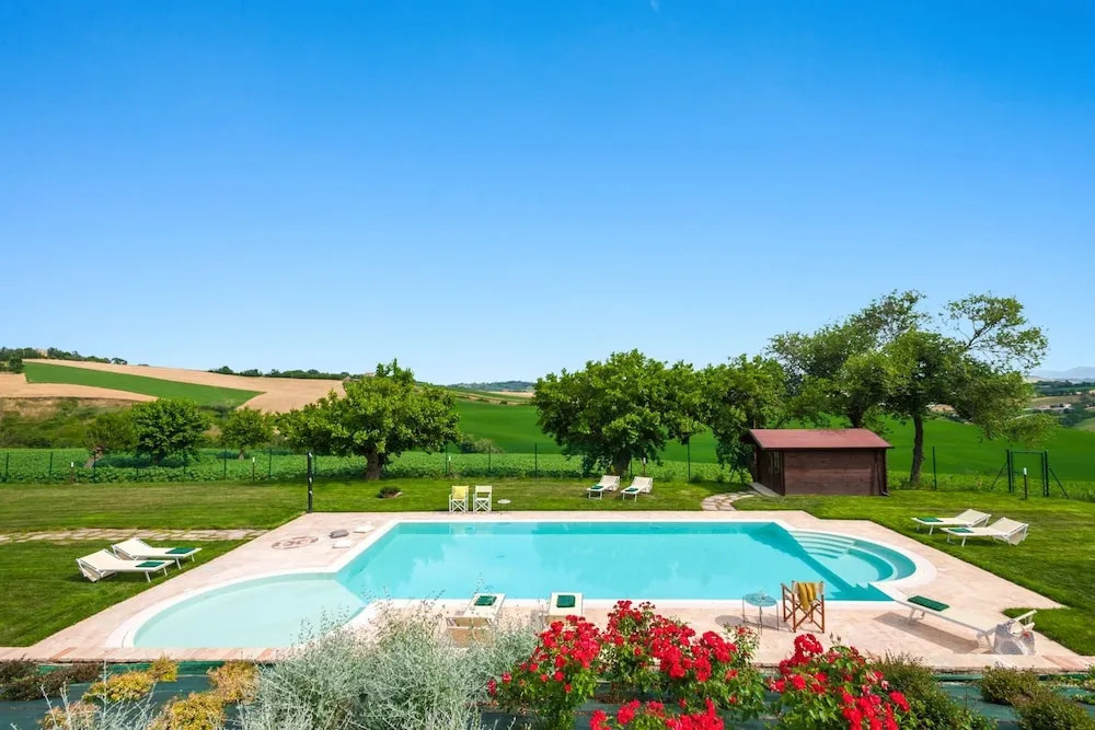 I Gelsi 12&2 by Marche Holiday Villas