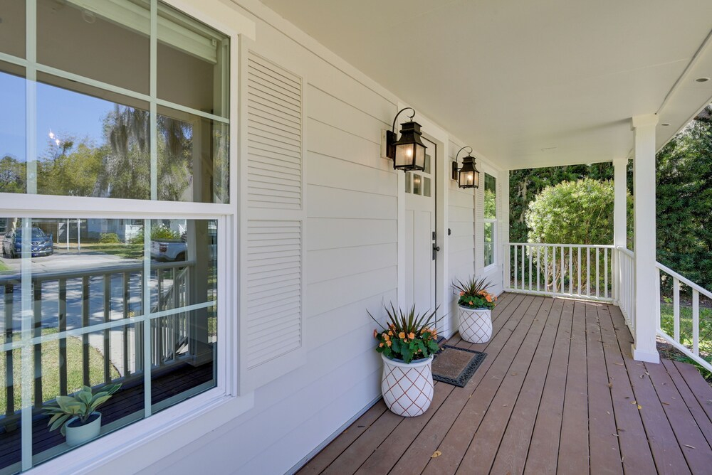 5 Mi to Pier Village: Coastal Jade Cottage