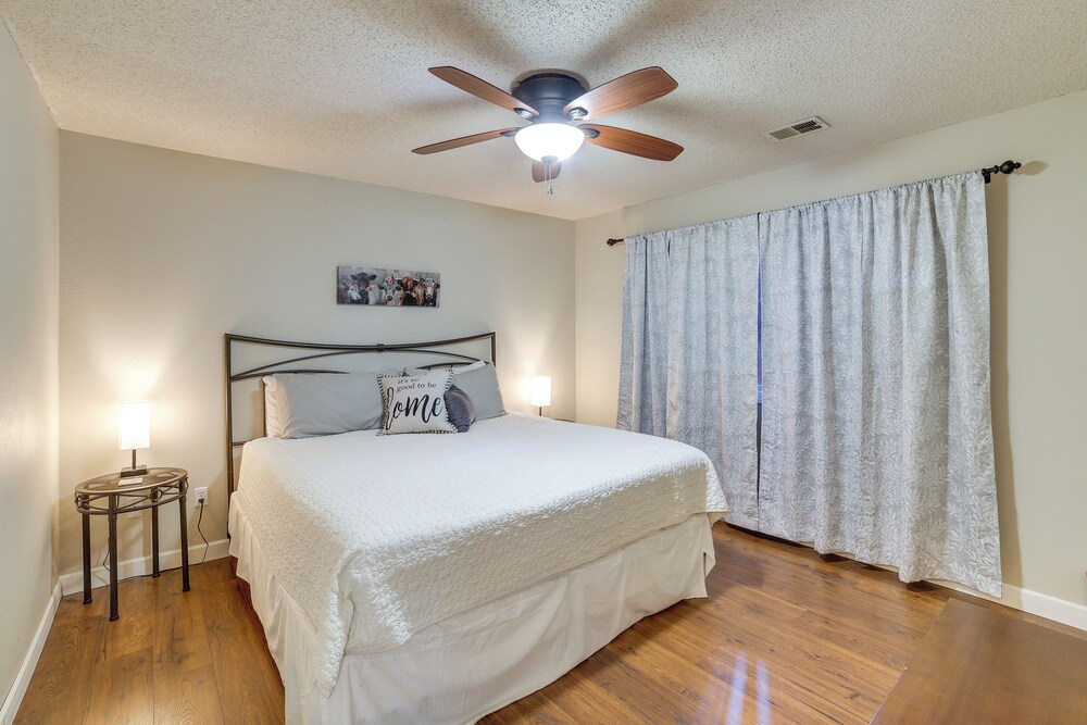 Golfers Oasis w/ Pool! 3 Mi to Table Rock Lake