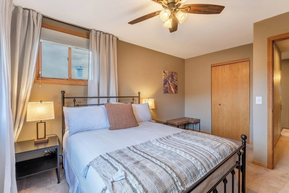 Bighorn Lodge by Summit County Mountain Retreats