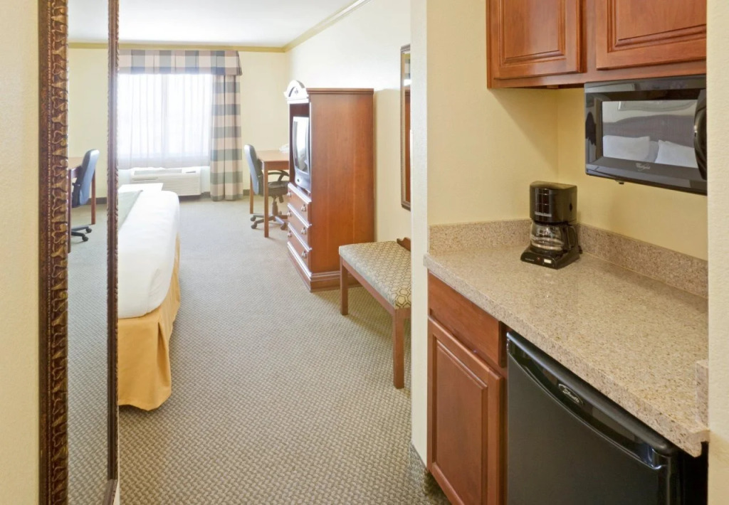 Holiday Inn Express & Suites Lake Worth by IHG