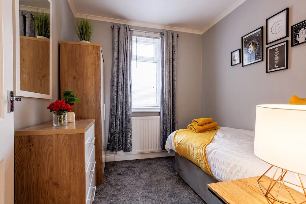 Bedlington - House - Sleeps 3 - Parking - Garden