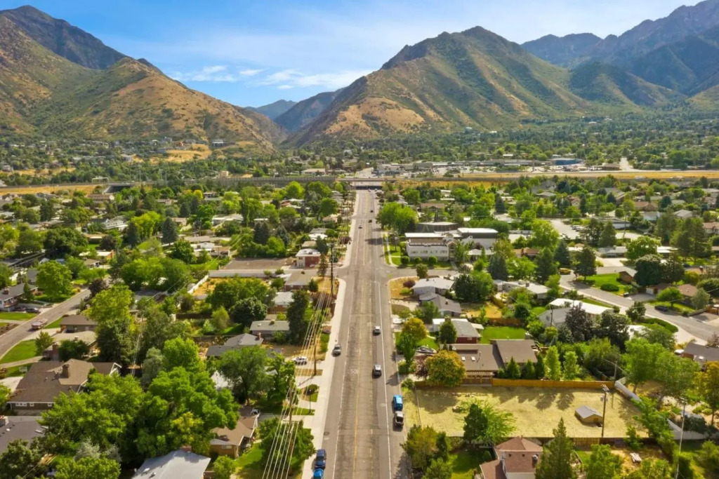 5 Bedroom Perfect Location to see the City and Ski Resorts