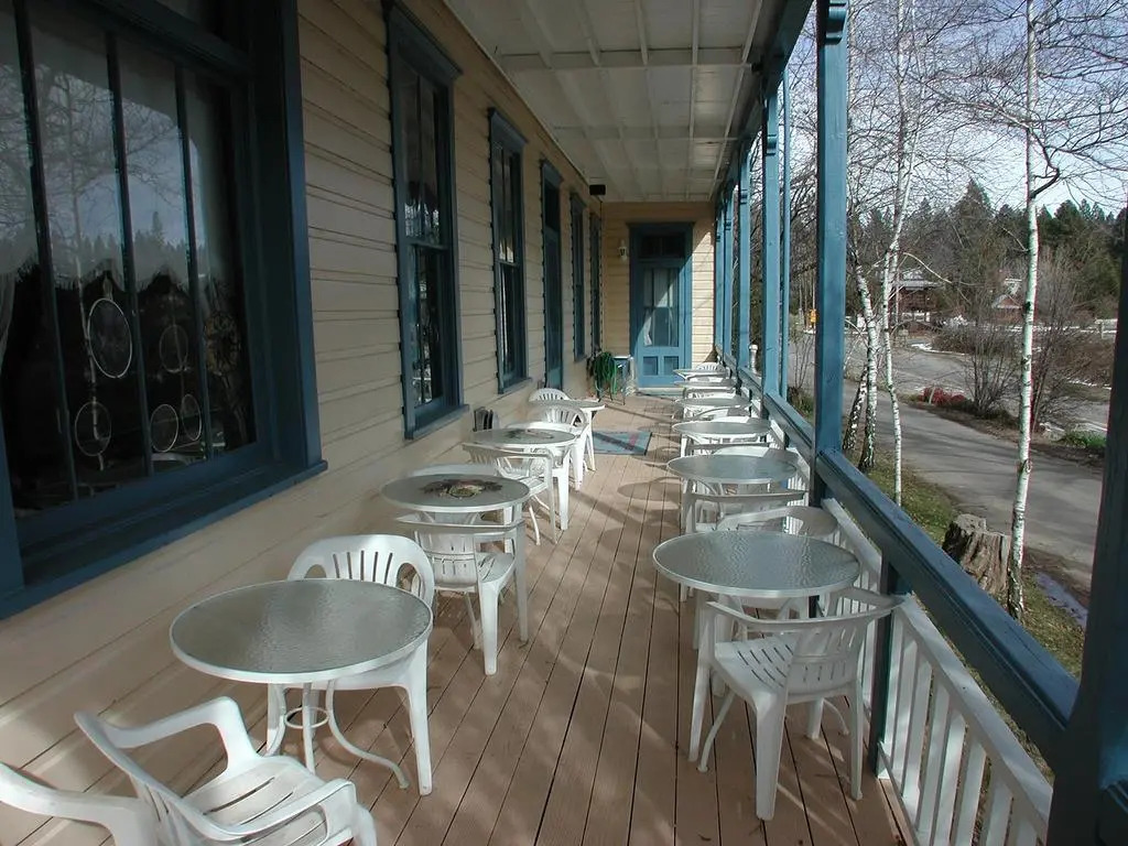 American River Inn