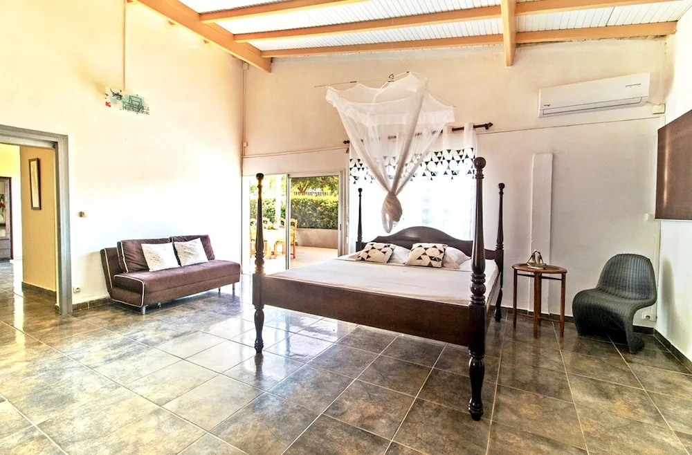 House With one Bedroom in Le Vauclin, With Pool Access, Enclosed Garde