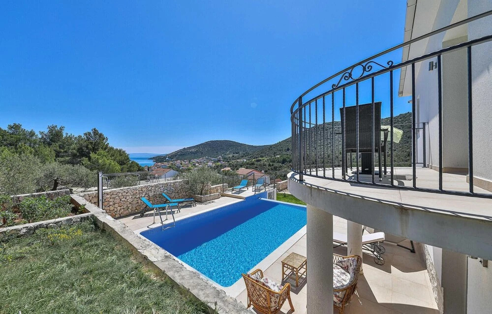 Stunning Home In Vinisce