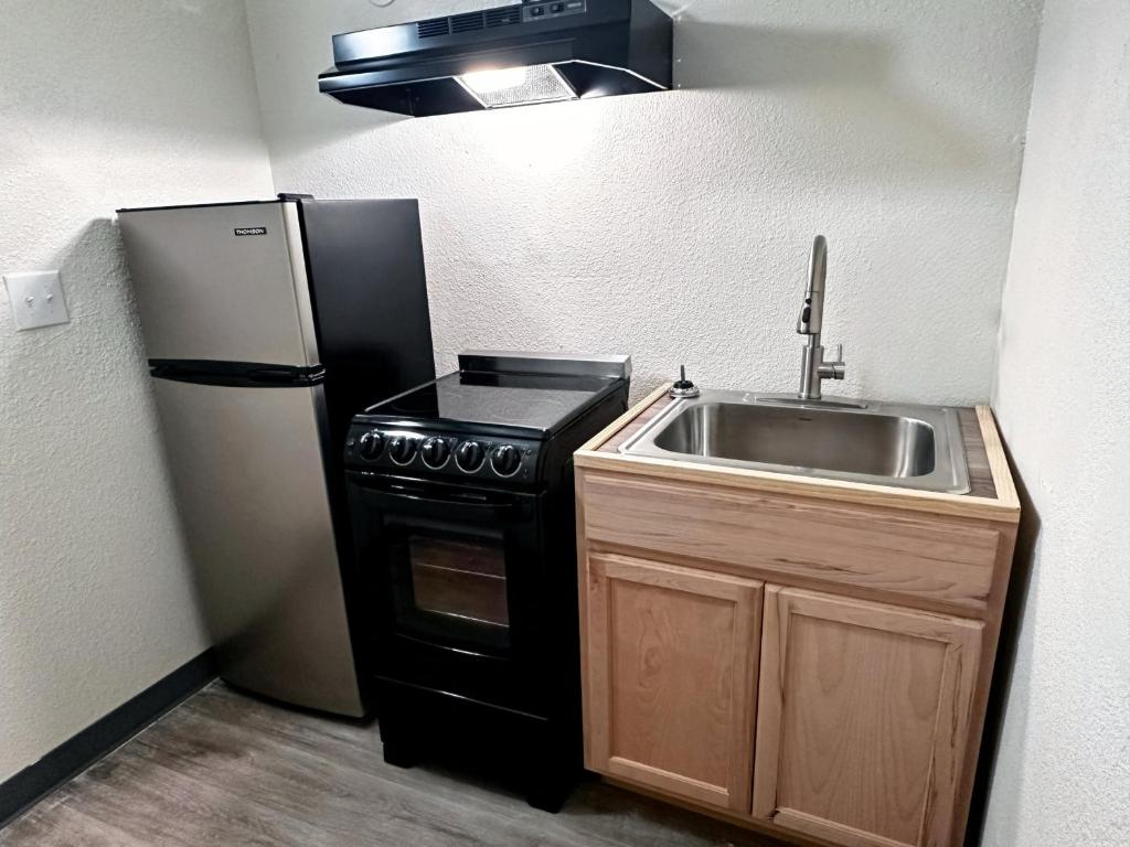 Studio City Suites, A Travelodge By Wyndham