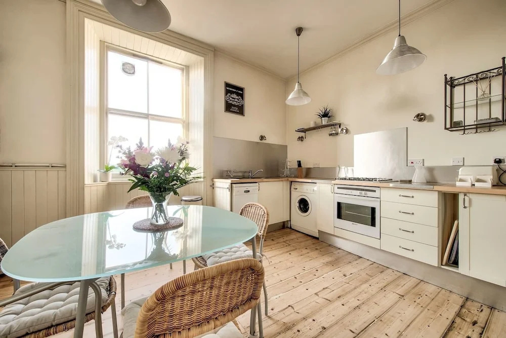 Lovely 2Br Home Next To The Castle