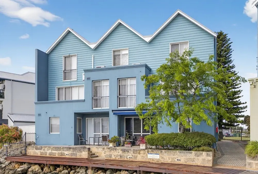 Serene 2-bed Apartment by the Canal