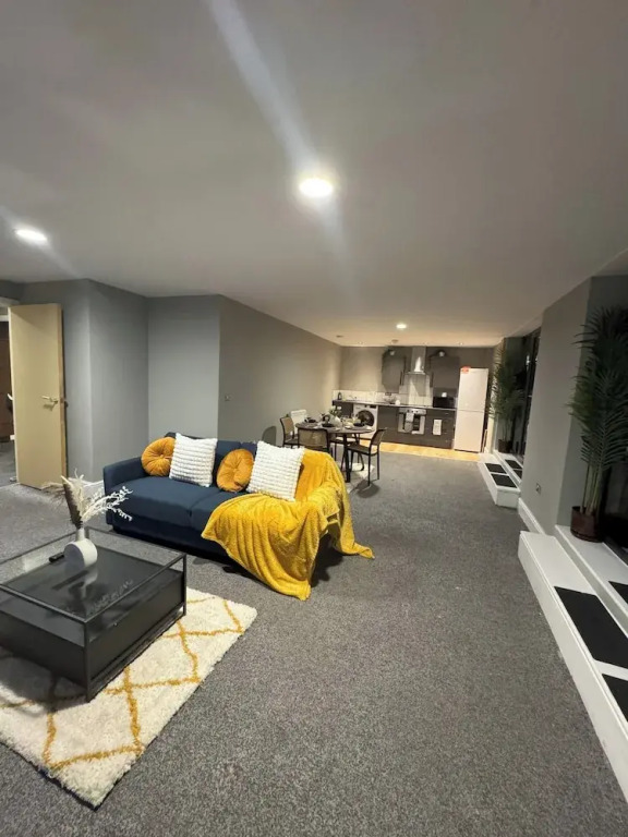 Modern 2 Bedroom City Oasis in Manchester
