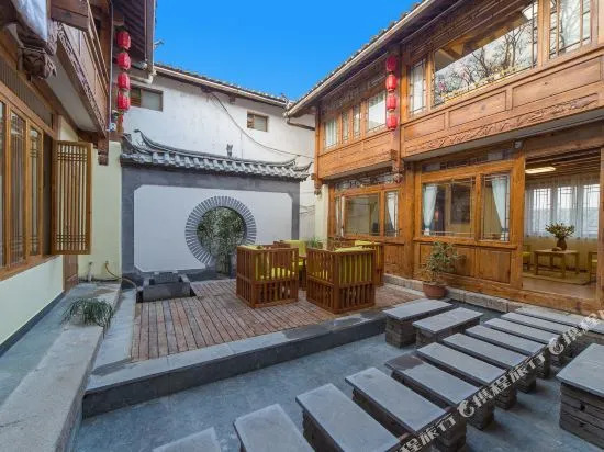 Three Bears Panoramic Beauty Su (Lijiang Ancient City Sifang Street Branch)