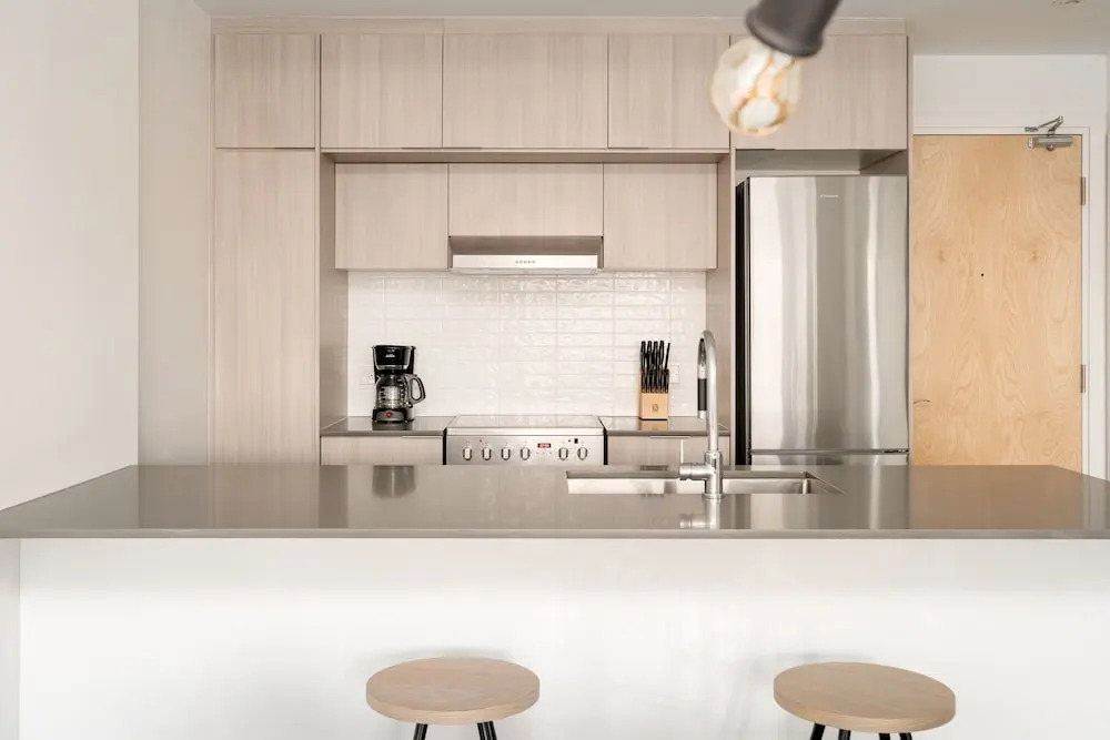Beautiful Griffintown Suites by Sonder