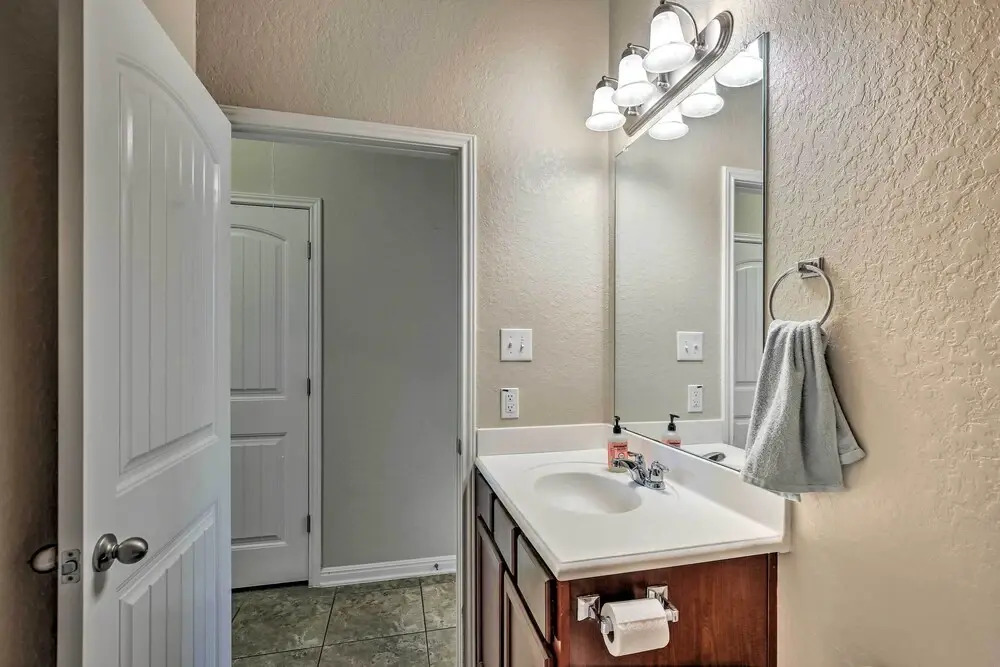 San Antonio Home w/ Yard ~ 8 Mi to Lackland!