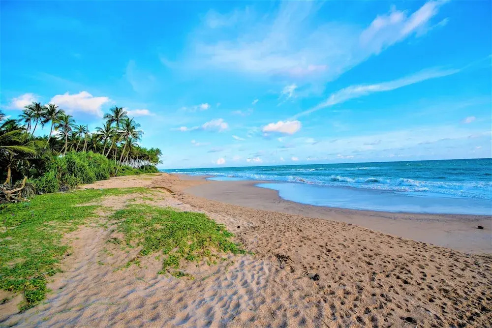 Ardeen Villa - superb 3 bedroom beachfront BB for 6, in Ranna- Tangalle- pick up, serviced, taxes included