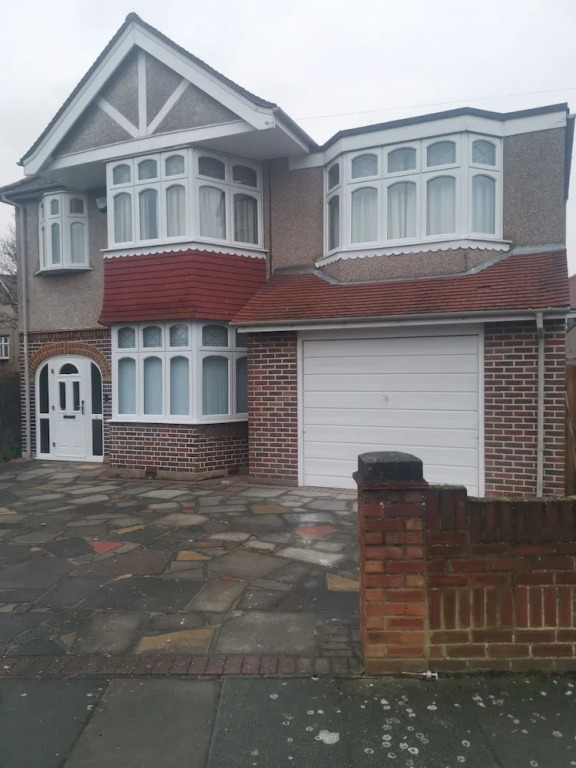 Newly refurbished home near Whitton station
