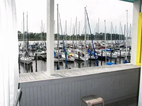 The Hurricane Resort-restaurant & Guest Rooms