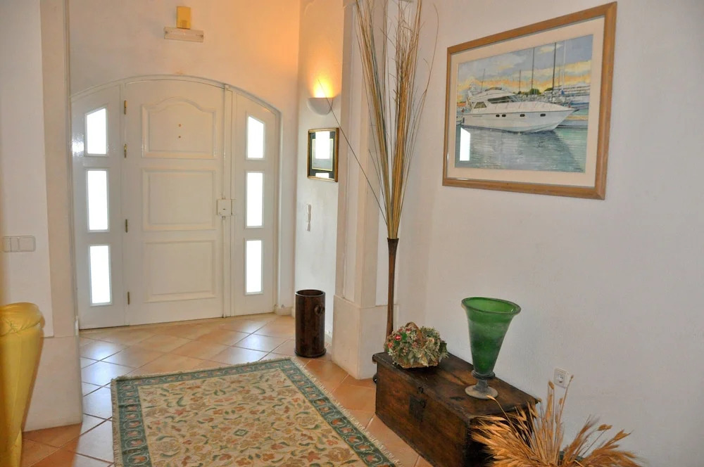 Large Private Pool Villa With 5 Suites, Free air Conditioning