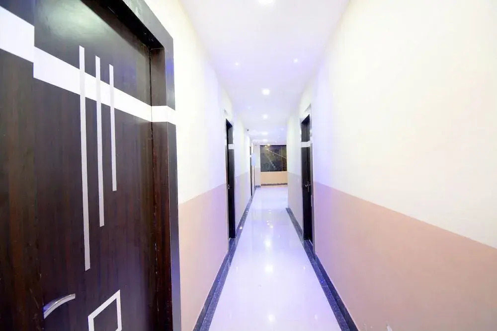 Hotel Royal Lifestyle By OYO Rooms