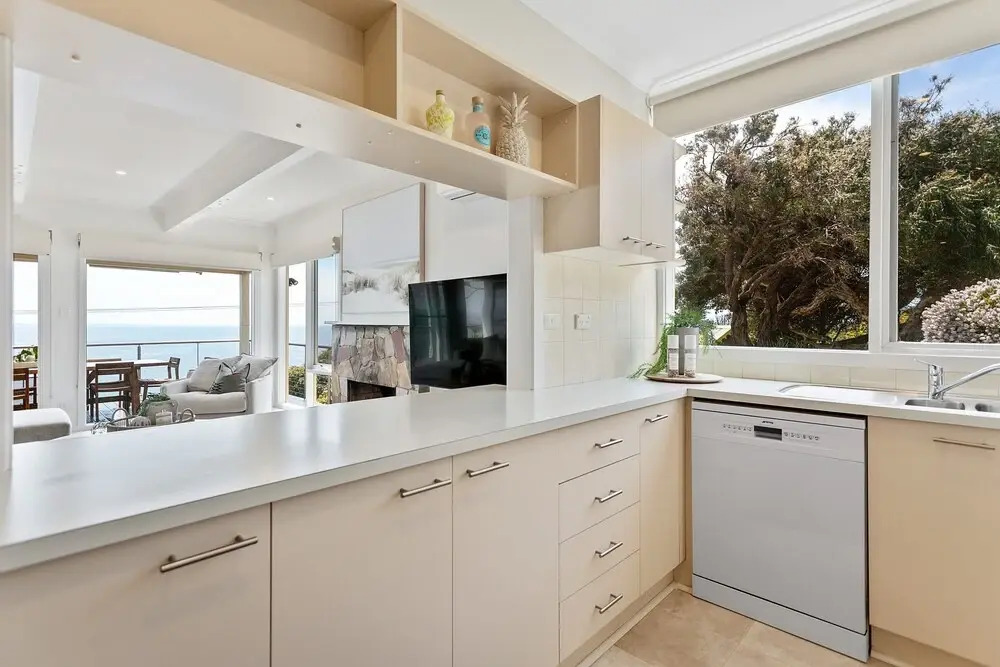 Clifftop Coastal Sanctuary With Panoramic Views