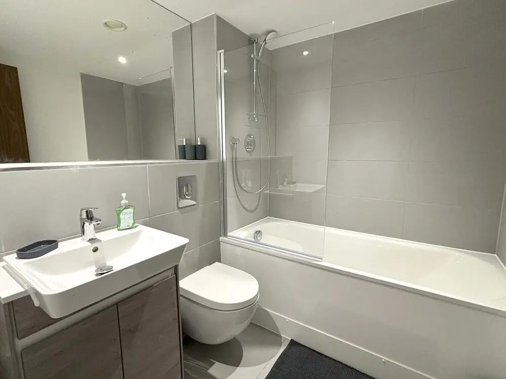 Modern 2 bed With Parking - Grand Exchange Bracknell