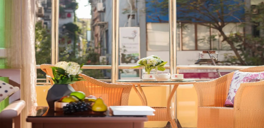 Van Mieu Hotel