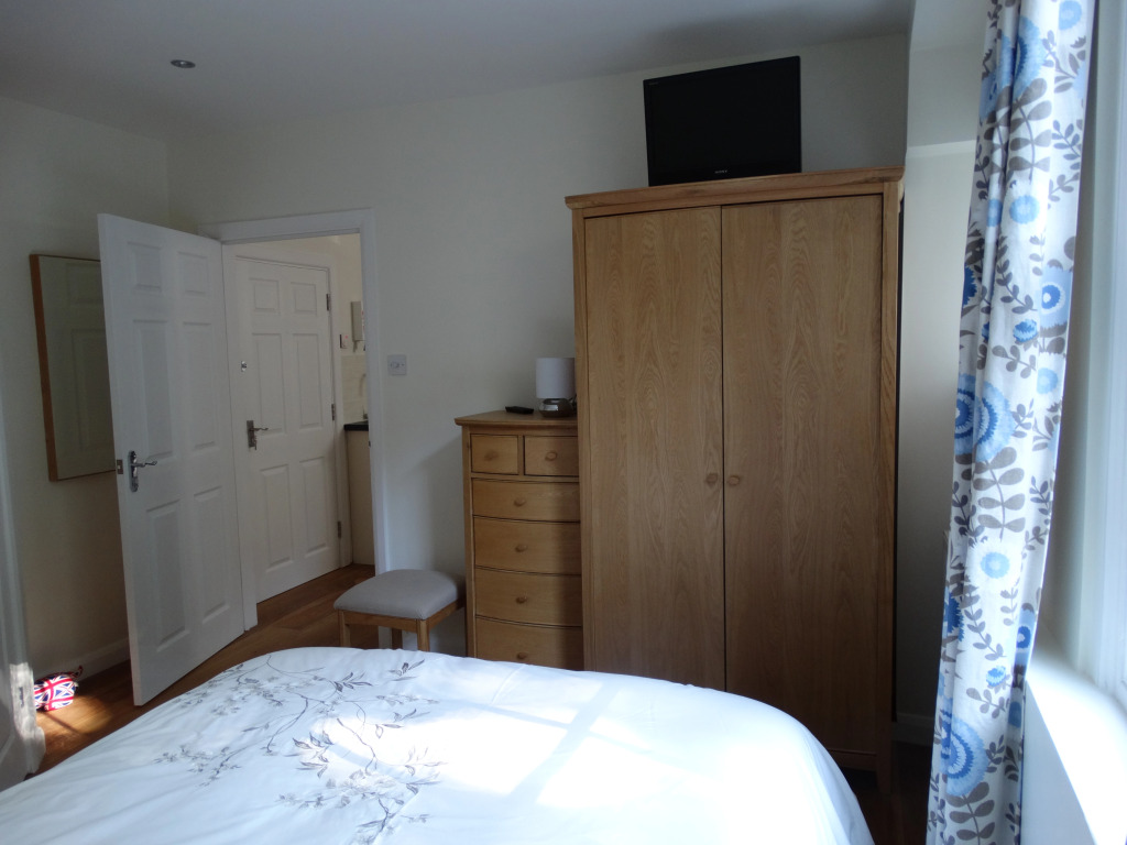 Close to city centre with its wide range of shops & excellent cultural facilities